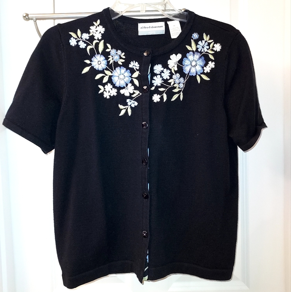 Alfred Dunner short sleeve sweater,  beautiful embroidery button down front